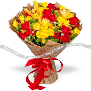 Искреннее поздравление - букет из кустовых роз и орхидей